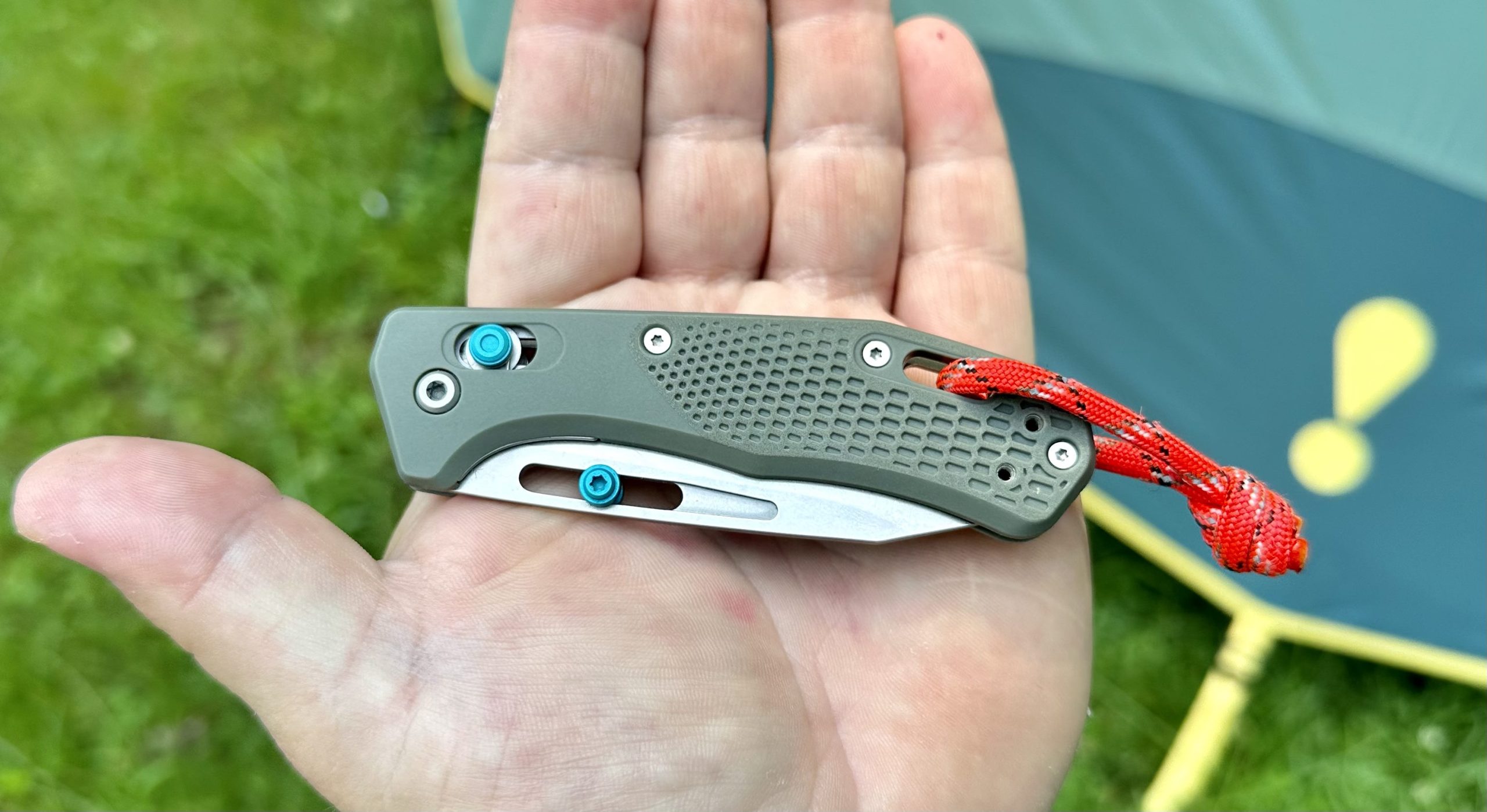 5 Best Hiking Knives for Survival in 2025